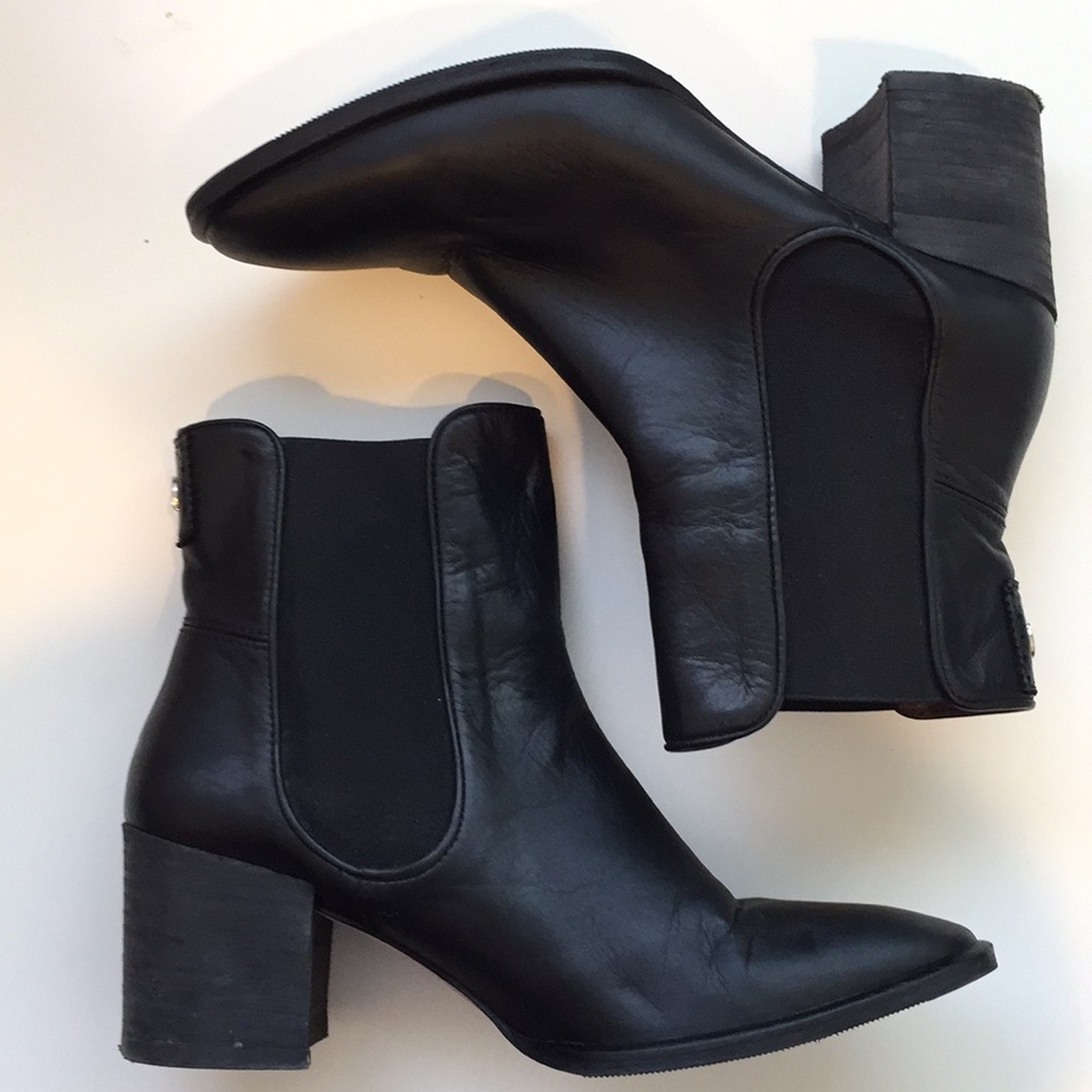 Etienne Aigner Chelsea boots
